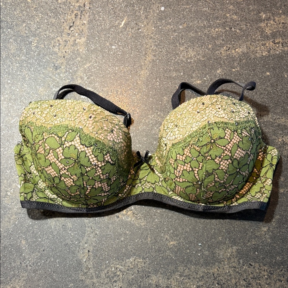 Victoria’s Secret Dream Angels Lined Demi-Busted Lace Pattern Bra